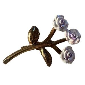 Unbranded Pin Women's Size Floral Gold Tone White Flower Vintage Classic